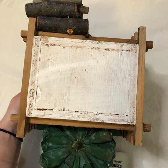 Handmade Log Cabin “Into The Woods” Birdhouse. Never Used - Picture 10 of 10